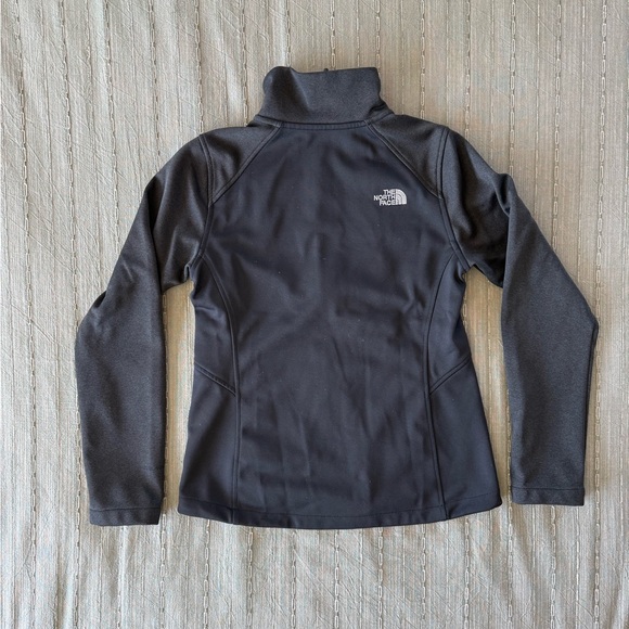The North Face Soft Shell Jacket - Picture 2 of 2